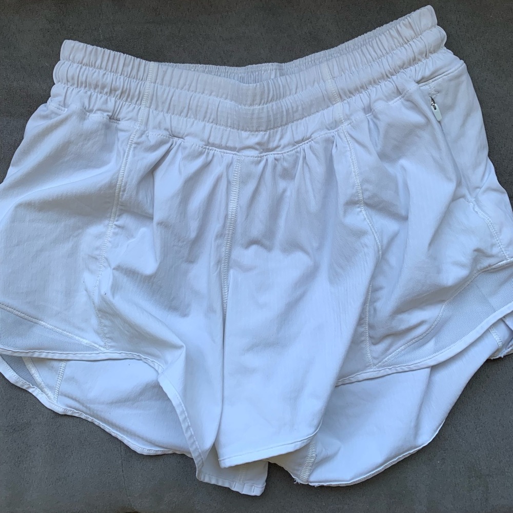whit size 4 women’s lululemon hotty shorts